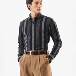 Snitch Men Slim Fit Vertical Striped Spread Collar Pure Cotton Formal Shirt-image-81