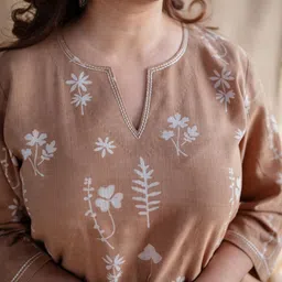 THE INDIAN ETHNIC CO Floral Print Cotton Top image 2