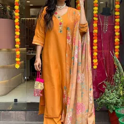 DIVASTRI Women Floral Embroidered Regular Sequinned Pure Cotton Kurta with Palazzos & With Dupatta image 4