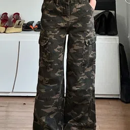 LULU & SKY Women Wide Leg Slash Knee Jeans-picture-17