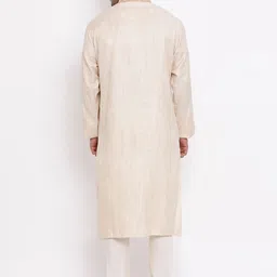 ZOIS Men Thread Work Kurta image 4