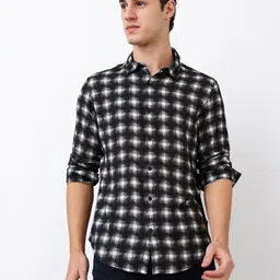 SPYKAR Men Spread Collar Checked Casual Shirt-image-0