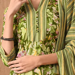 Anouk Women Floral Printed Regular Pure Cotton Kurta with Trousers & With Dupatta image 2