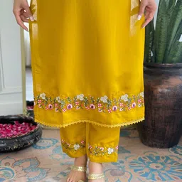 Siya Fashion Floral Embroidered Thread Work Chanderi Silk Kurta With Trousers & Dupatta image 2