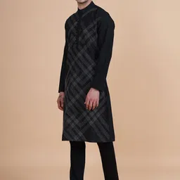 RR Blue Men Thread Work Kurta image 2