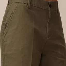 HIGHLANDER Men Solid Relaxed Fit Shorts image 5