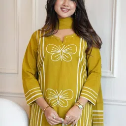 MARIONETTEFASHION Floral Printed Straight Pure Cotton Kurta With Palazzos & Dupatta image 3