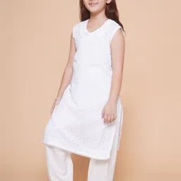 Arshia Fashions Girls Floral Regular Thread Work Kurti with Salwar image 2