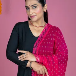 HELLA FASHIONS Geometric Printed Chiffon Dupatta image 4