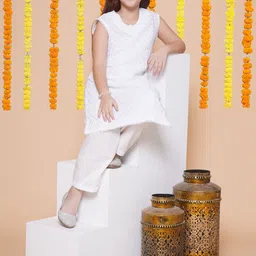 Arshia Fashions Girls Floral Regular Thread Work Kurti with Salwar image 4