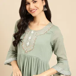 SHOWOFF Women Green Embroidered Gotta Patti Detail Kurta-image-16
