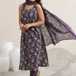 Libas Women Floral Printed Kurta with Trousers & Dupatta-image-62
