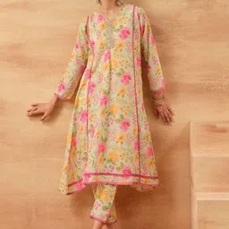 Ishin Women Floral Printed Panelled Kurta with Trousers-picture-20