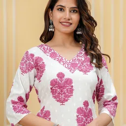 DORIYA Women Floral Printed Regular Kurta with Trousers-picture-22