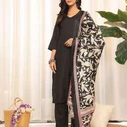 Varanga Women Regular Kurta with Trousers & With Dupatta image 2