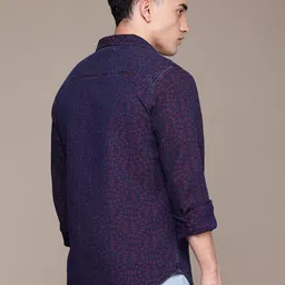 Roadster Men Self-Design Textured Casual Shirt image 4