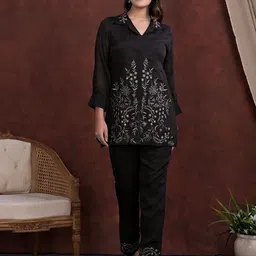 Advya Embroidered Tunic & Trousers-picture-16