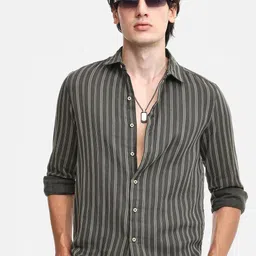 Campus Sutra Men Comfort Spread Collar Striped Cotton Casual Shirt-picture-29