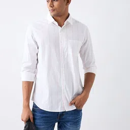SPYKAR Men Slim Fit Checked Casual Shirt image 2