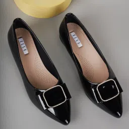 Elle Women's Black Flat Ballets image 1