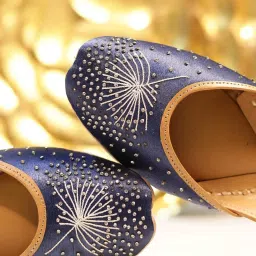 Glam Story Women's Blue Ethnic Juttis image 1