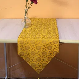 Pink Parrot Yellow Printed Jacquard Silk Table Runner With Tassels-image-4