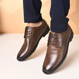 Carlton London Men Leather Derbys-image-62