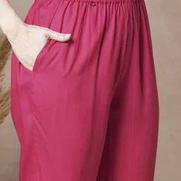 Aaghnya Women Printed Viscose Rayon Kurta Sets image 5