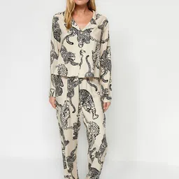 Trendyol Women Printed Shirt Collar Night Suit-image-51