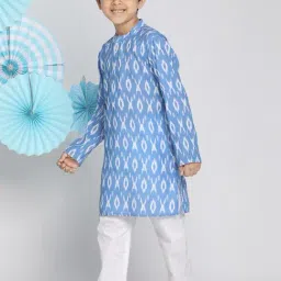 VASTRAMAY Kids Blue & White Cotton Printed Kurta Set image 3