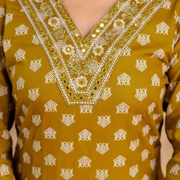 Sa Rasa Women Floral Printed Thread Work Kurta image 3