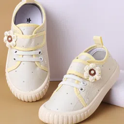 Cute Walk by Babyhug Velcro Closure Casual Shoes with Floral Applique - Beige-picture-38