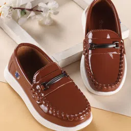 Cute Walk by Babyhug Solid Color Loafers with 3D Applique - Brown-picture-23