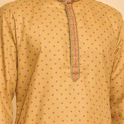 Arihant Rai Sinha Men Embroidered Regular Kurta with Churidar image 4