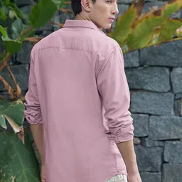 Bewakoof Men Solid Spread Collar Casual Shirt image 2