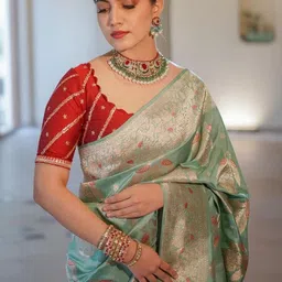 ZIKARAA Woven Design Zari Saree image 4