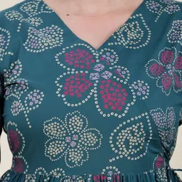 Aramya Women Ethnic Motifs Printed Empire Pure Cotton Kurta with Trousers image 4