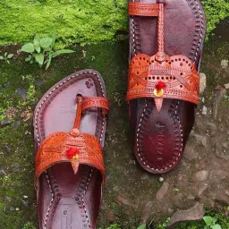 Kalapuri Men's Orange Kolhapuri Sandals image 1