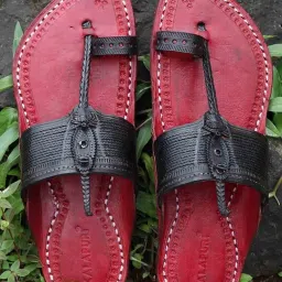 Kalapuri Men's Black Kolhapuri Sandals image 1