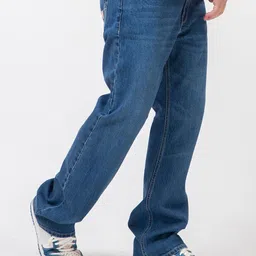 GUESS Men Relaxed Fit Mid Rise Clean Look Light Fade Stretchable Jeans image 4