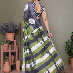 Lookmark Geometric Printed Saree image 2