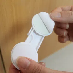 Babyhug Cabinet Latch Pack Of 2 - White image 3