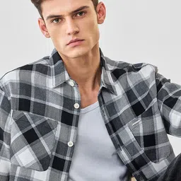 Snitch Men Relaxed Fit Buffalo Checked Spread Collar Casual Shirt image 3