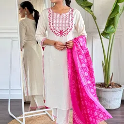 FASHION DREAM Floral Yoke Design Notch Neck Straight Kurta & Trousers With Dupatta image 2