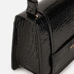 irth by house of titan IRTH Textured Sling Bag image 5