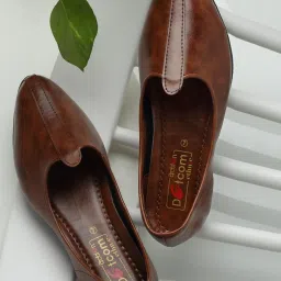 Action Men's Tan Casual Juttis image 1