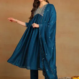 House of Pataudi Women Solid Embroidered A-Line Kurta With Trousers & Dupatta image 5