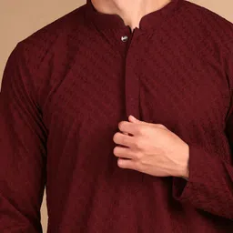 House of Pataudi Floral Embroidered Chikankari Mandarin Collar Straight Kurta With Pyjamas image 4