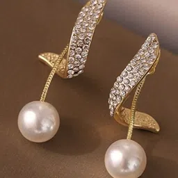 DressBerry Gold-Plated Cubic Zirconia Geometric Shaped Drop Earrings image 5