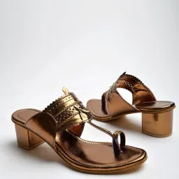 Shoetopia Women's Copper Toe Ring Sandals image 1